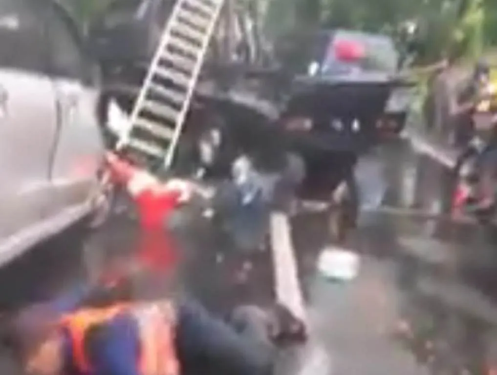 Kecelakaan Beruntun Libatkan 3 Kendaraan di Jalur Maut Tekung Lumajang