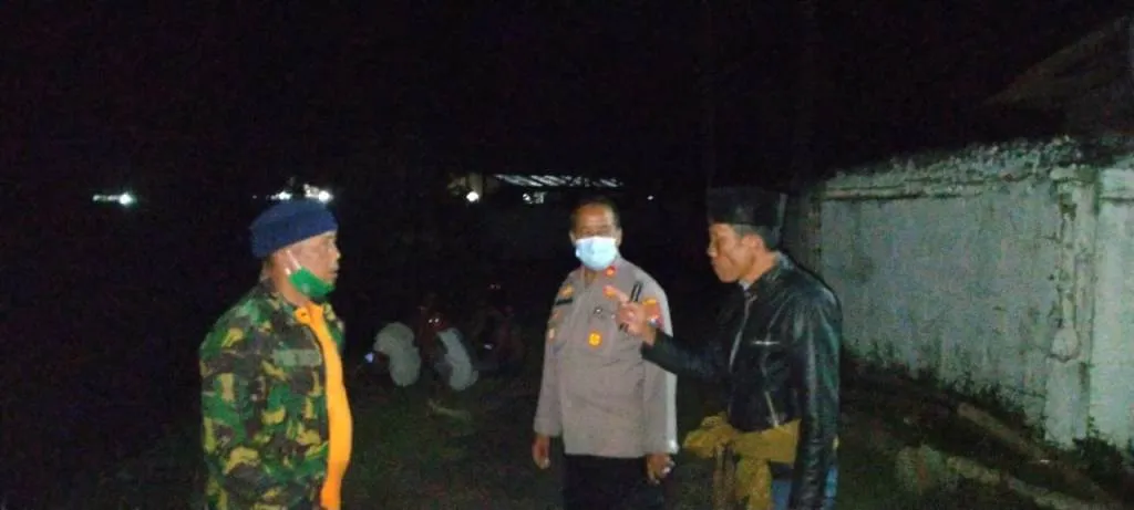 Pemancing Hilang Terseret Ombak Besar Pantai Meleman Lumajang