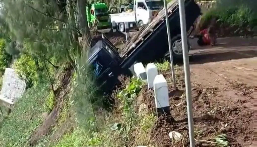 Viral..! Pickup Terjun Bebas di Argosari Lumajang Bak Film Jackie Chan