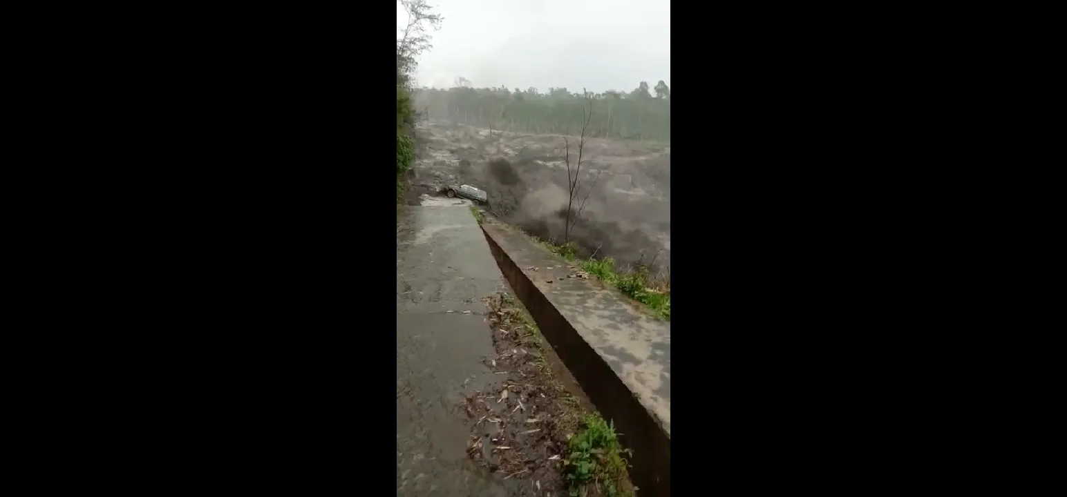 Geger! Video Mobil Terseret LaharSemeru dan Teriak Wanita Lumajang