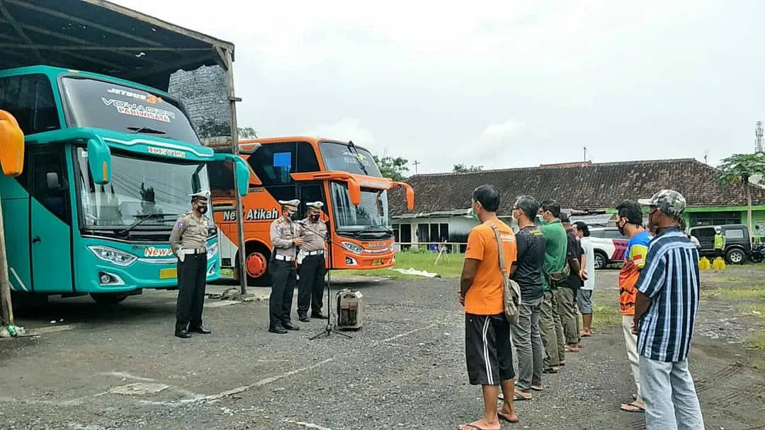 Satlantas Polres Lumajang Himbau Sopir Bus Tertib Lalu Lintas