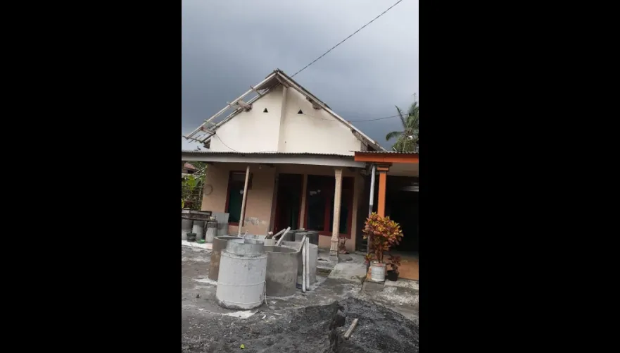 Angin Kencang Terjang Belasan Rumah di Desa Penanggal Lumajang