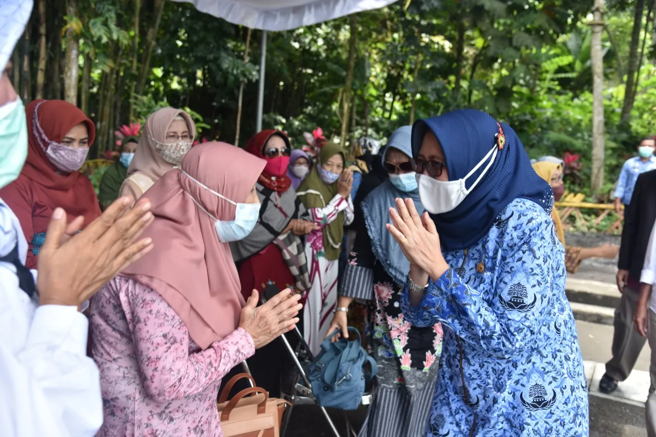 Bunda Indah Ajak Purna Tugas PNS Bantu Membangun Lumajang