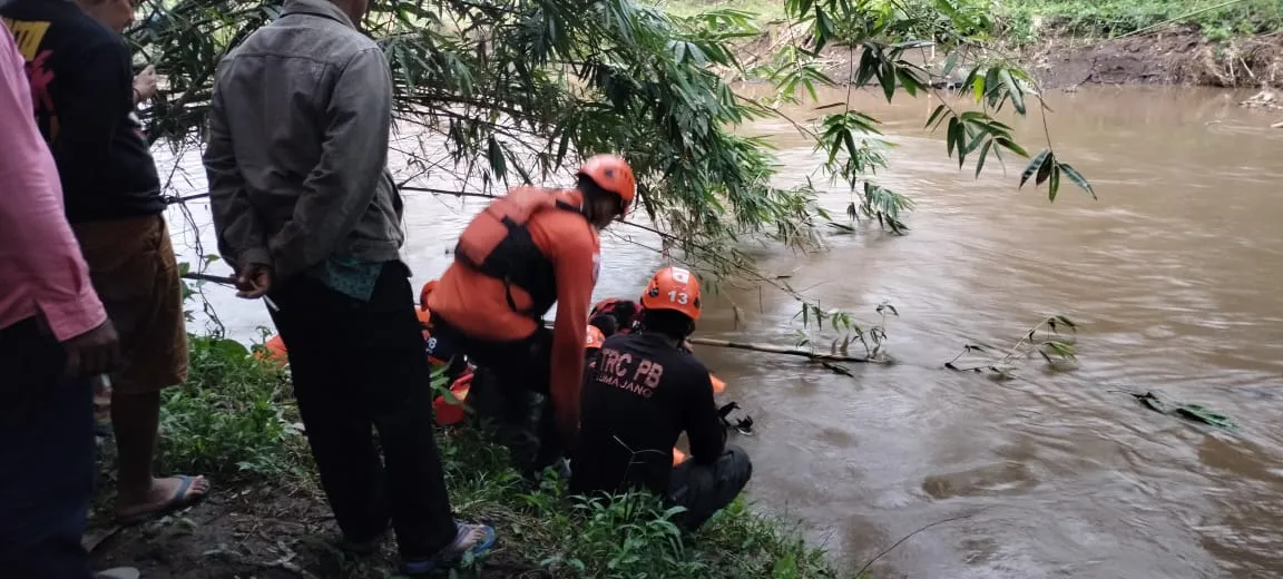 Pencarian Bocah Tenggelam Bondoyudo Lumajang Libatkan Paranormal