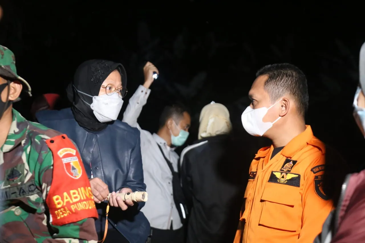 Mensos Minta Bupati Lumajang Evakuasi Warga Tinggal di Tebing Gunung
