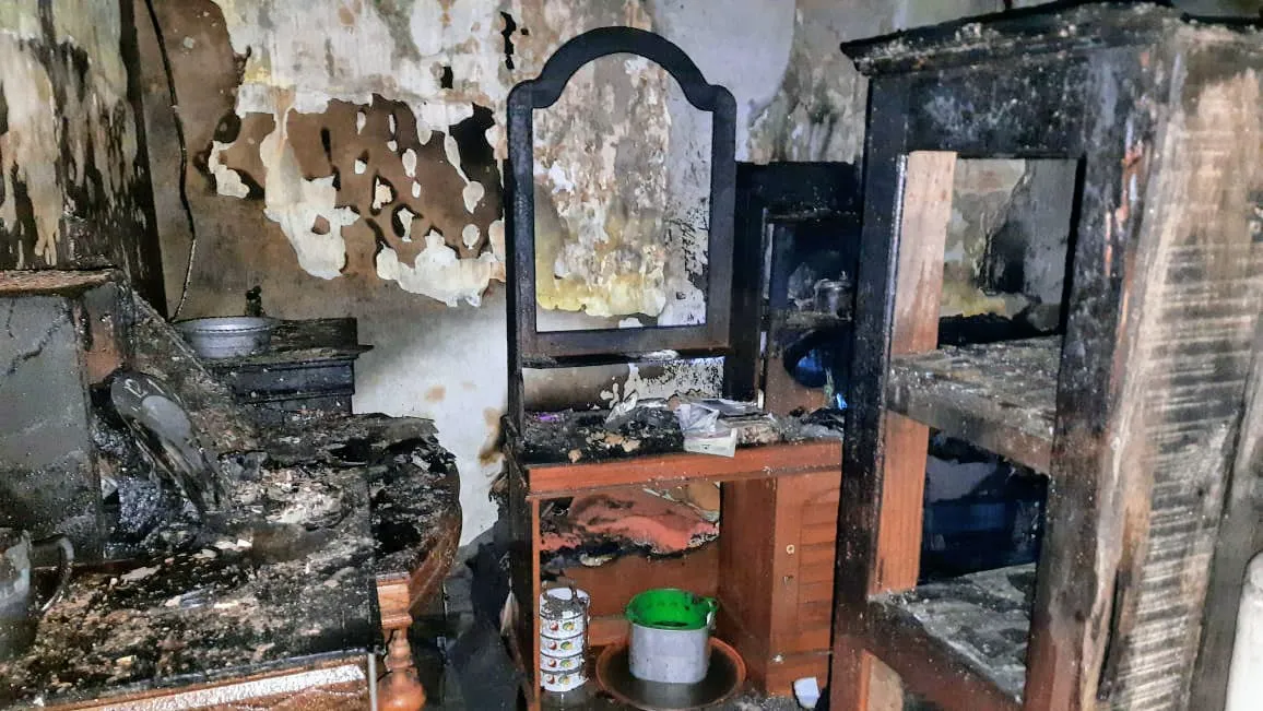 Konsleting Listrik Akibatkan Rumah Horip di Tekung Lumajang Terbakar