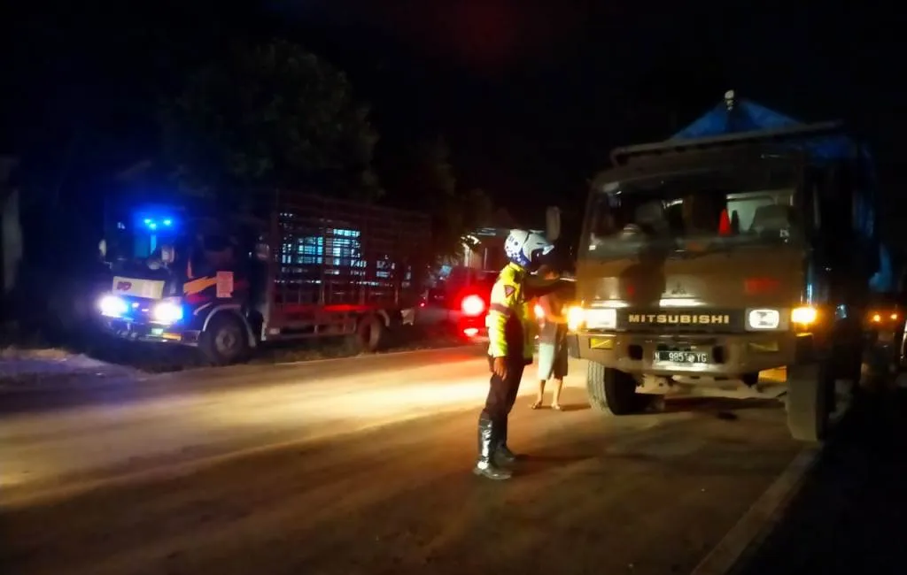 Truk Terguling di Malasan Sebabkan Kemacetan Panjang Hingga Lumajang