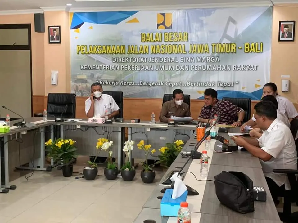 Cak Thoriq Minta Kemen PUPR Perbaiki Jalan Rusak Lumajang Selatan
