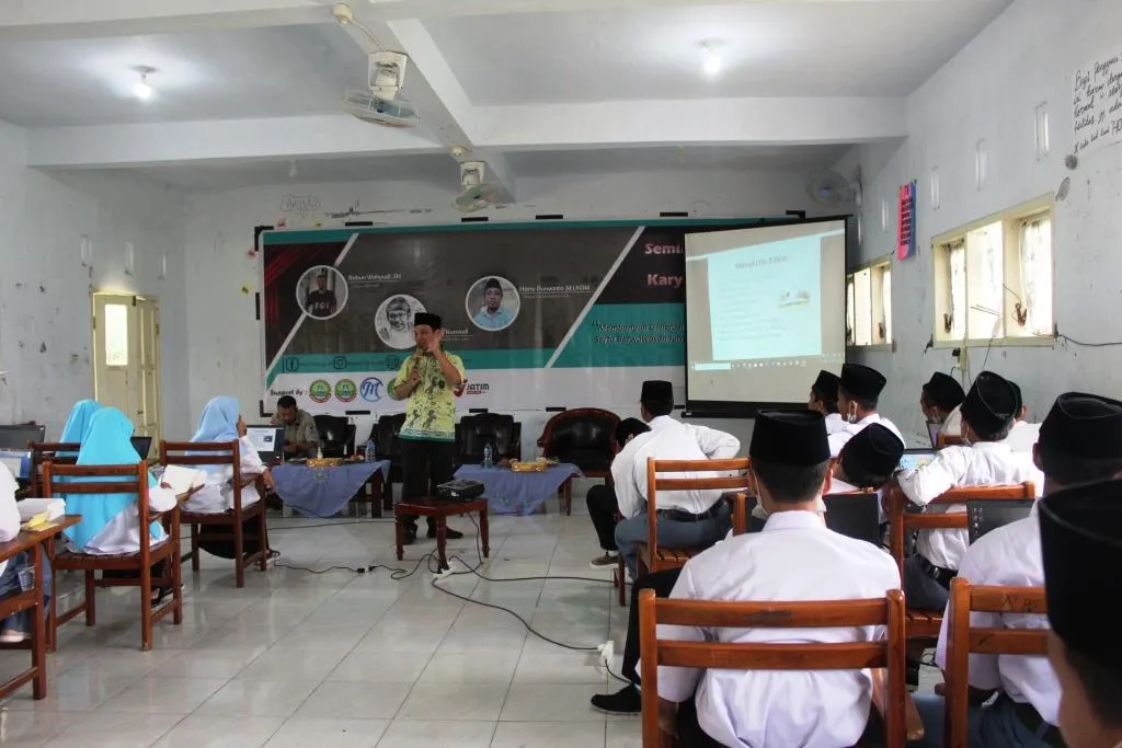 Santri MA Syarifuddin Gelar Seminar Jurnalistik dan Karya Tulis Ilmiah