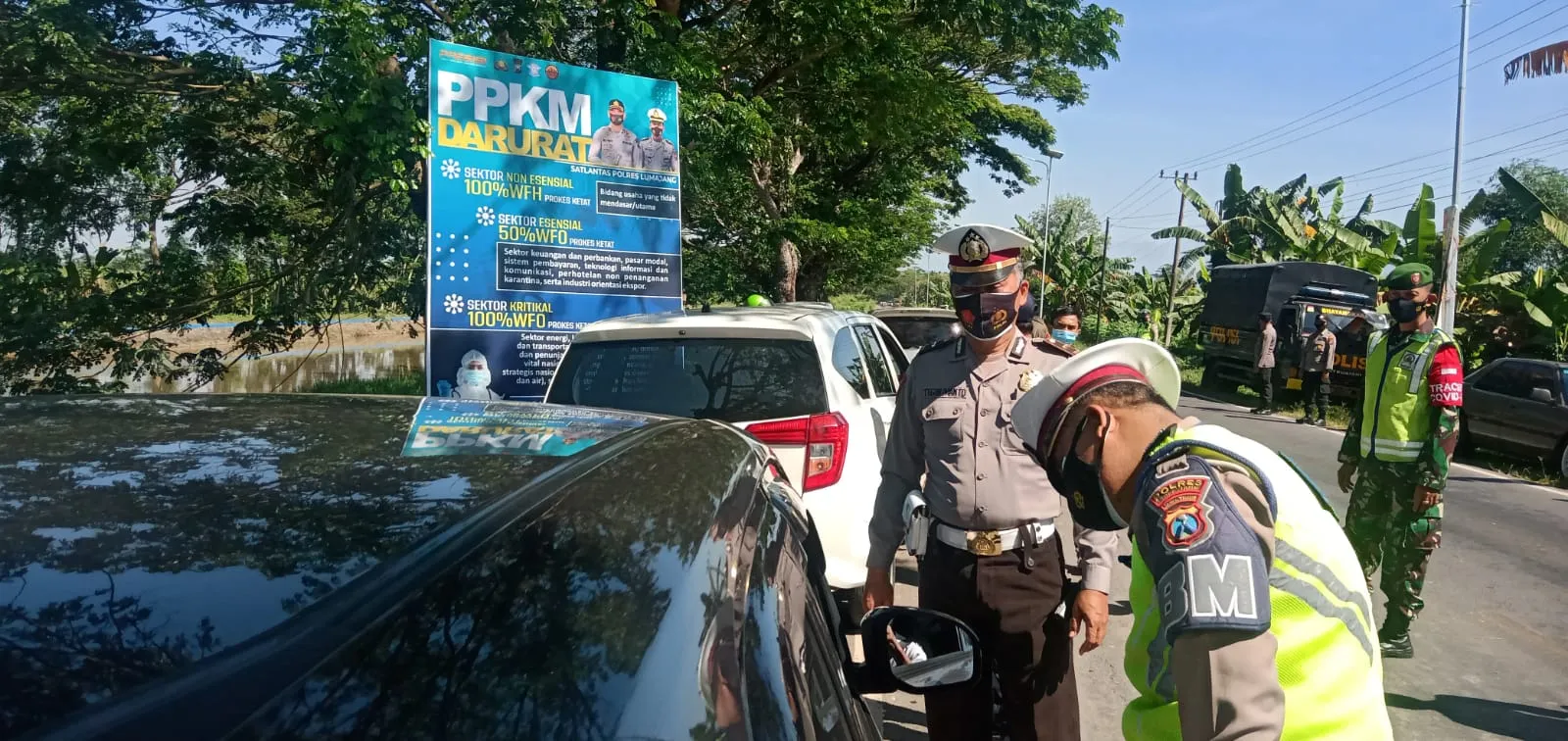Tim Hunter Paksa Putar Balik Orang Luar Kota Masuk Lumajang