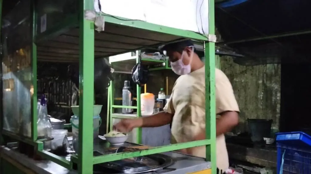Mie Ayam di Tukum Lumajang Layani Take Away Omzet Turun 60 Persen