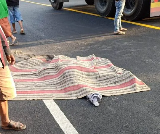 Warga Grobogan Lumajang Tewas Ditabrak Lari Pemotor Tak Dikenal