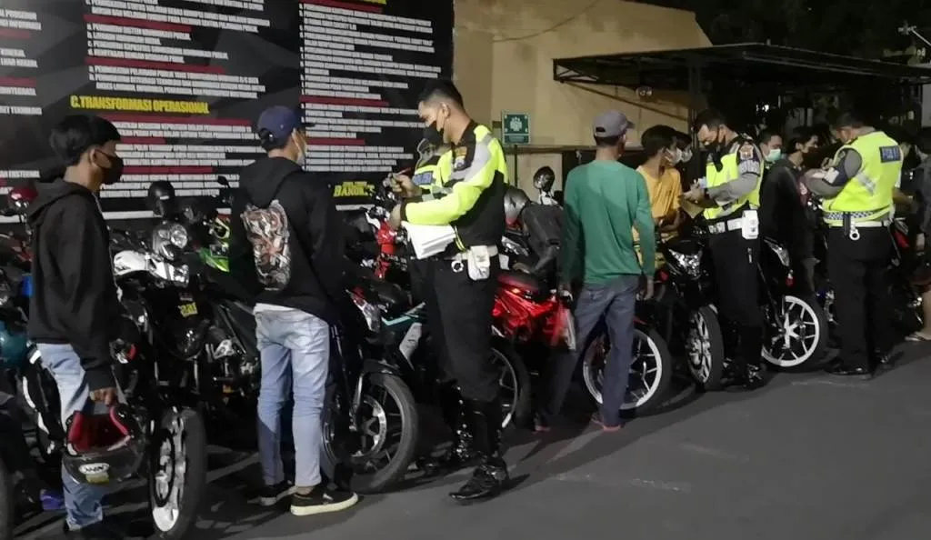 Malam Minggu, Satlantas Polres Lumajang Tilang 30 Knalpot Brong