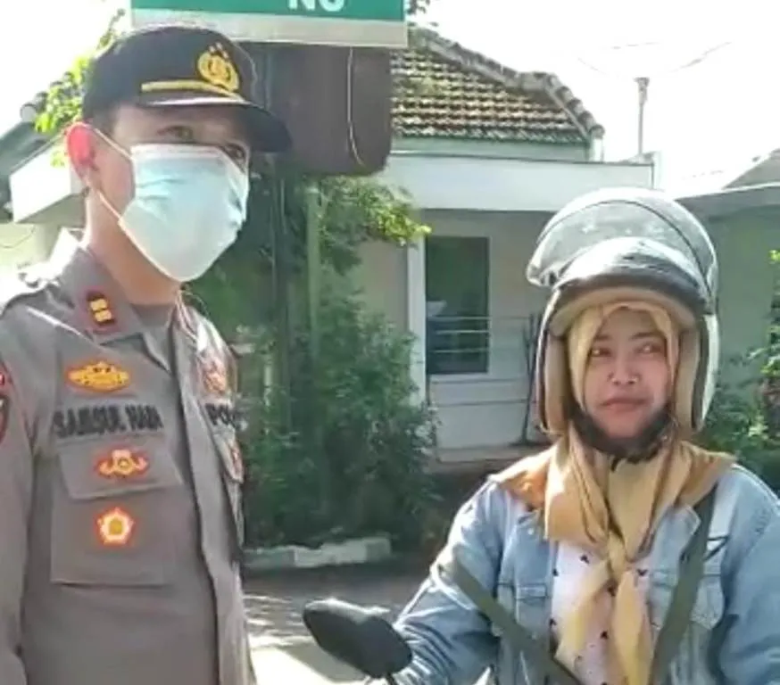 Tak Bermasker, Cewek Kena Razia di Lumajang Disanksi Baca Pancasila
