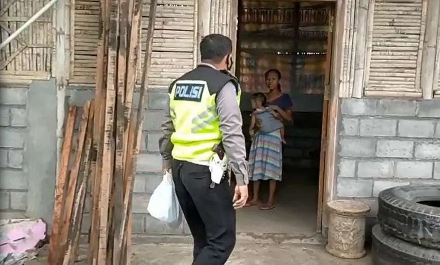 Satlantas Polres Lumajang Bantu Anak Yatim di Program SAPA SAYA