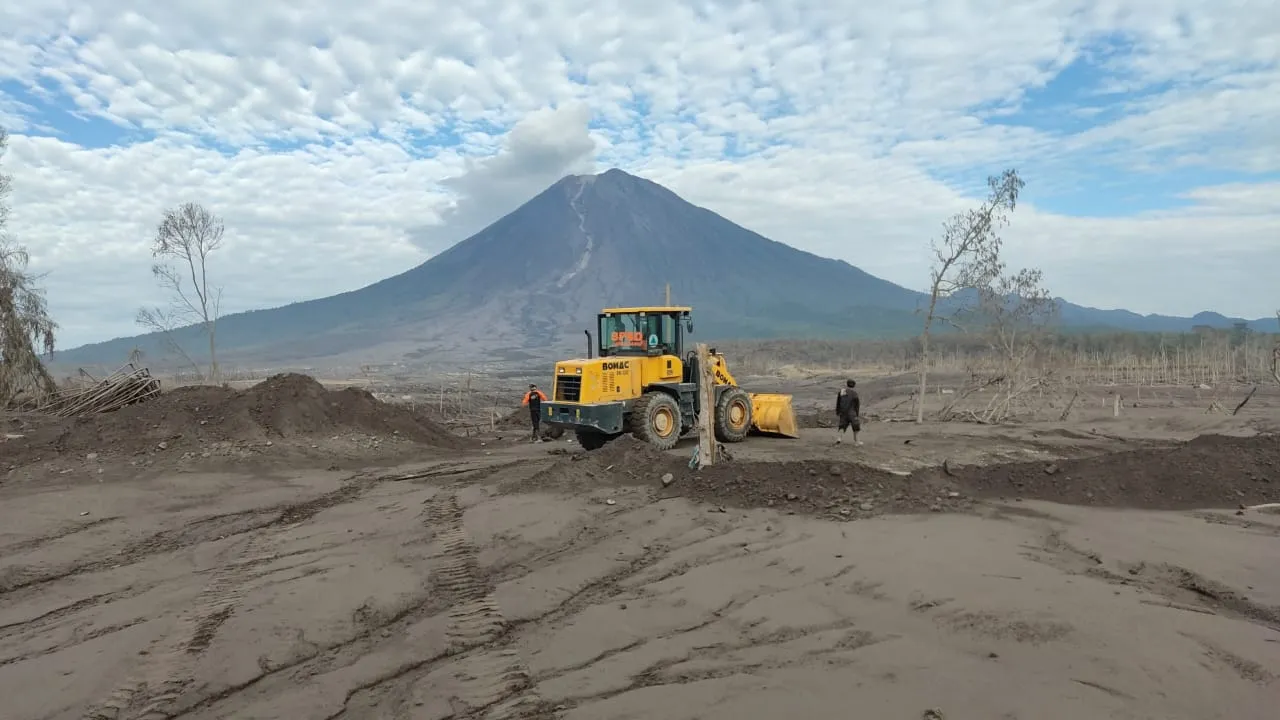 Hilangnya Mbok Bunari Tokoh Sentral Penanda Bahaya Semeru Lumajang