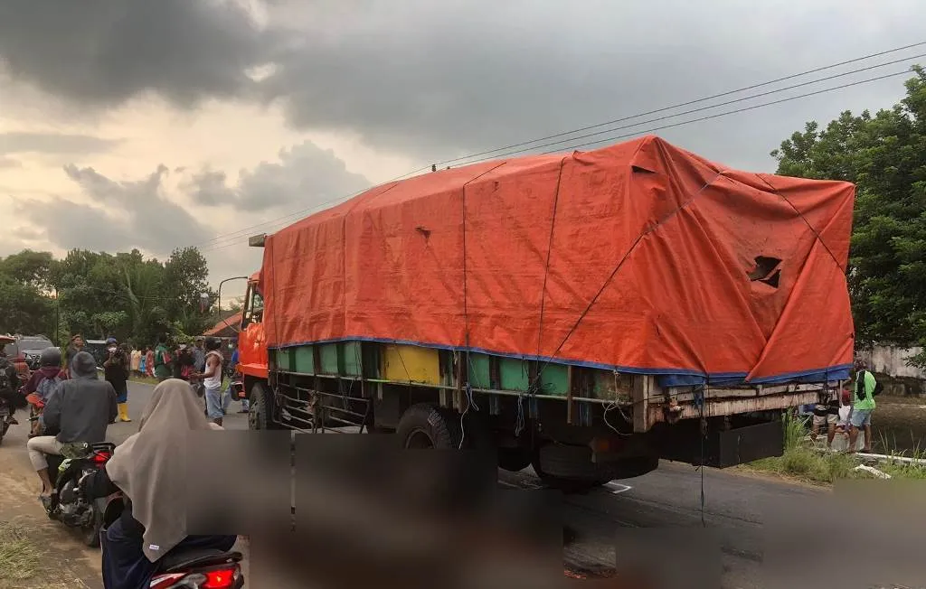 Bruak, Pemotor Jember Tewas Terlindas Truk Fuso di Jatiroto Lumajang