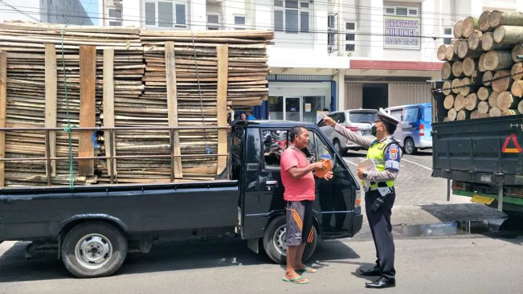 Sebulan Puluhan Truk ODOL Kena Tilang di Lumajang