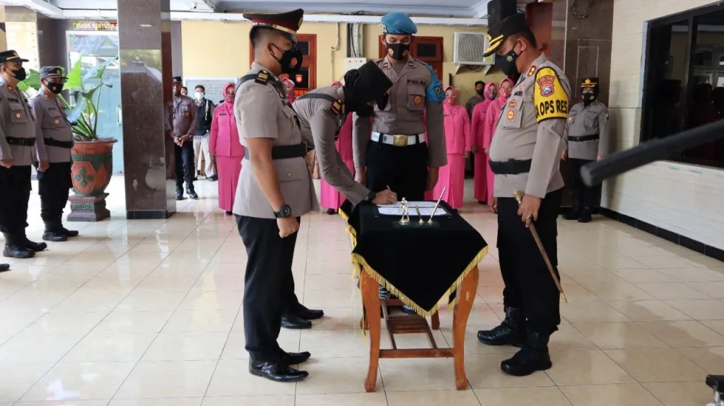 Kapolres Lumajang Pimpin Pergantian Kasat Lantas Serta 3 Kapolsek