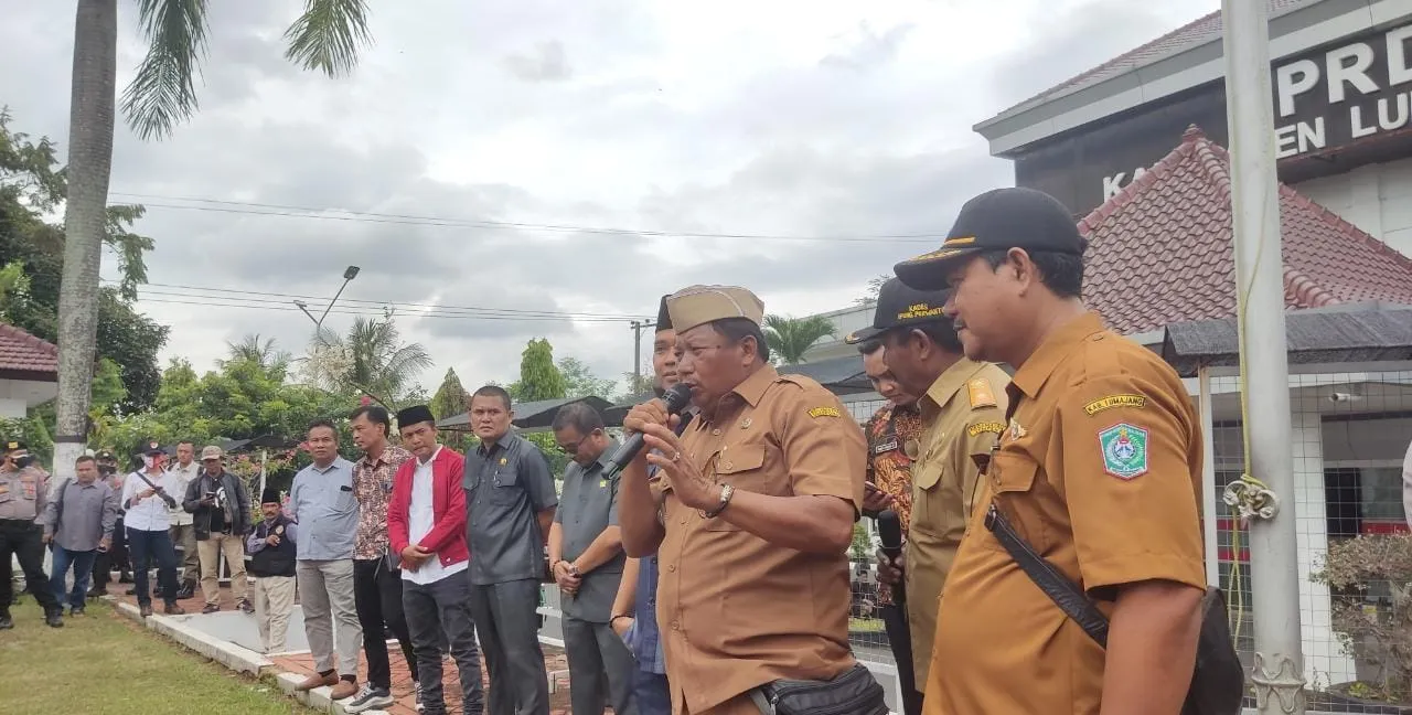 AKD Lumajang Lakukan Aksi Damai Tolak Pengunduran Anang