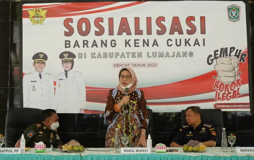 Bunda Indah Ajak Masyarakat Rowokangkung Perangi Rokok Ilegal