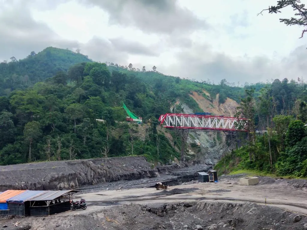 Perbaikan Jembatan Perak Lumajang Terus Dikebut