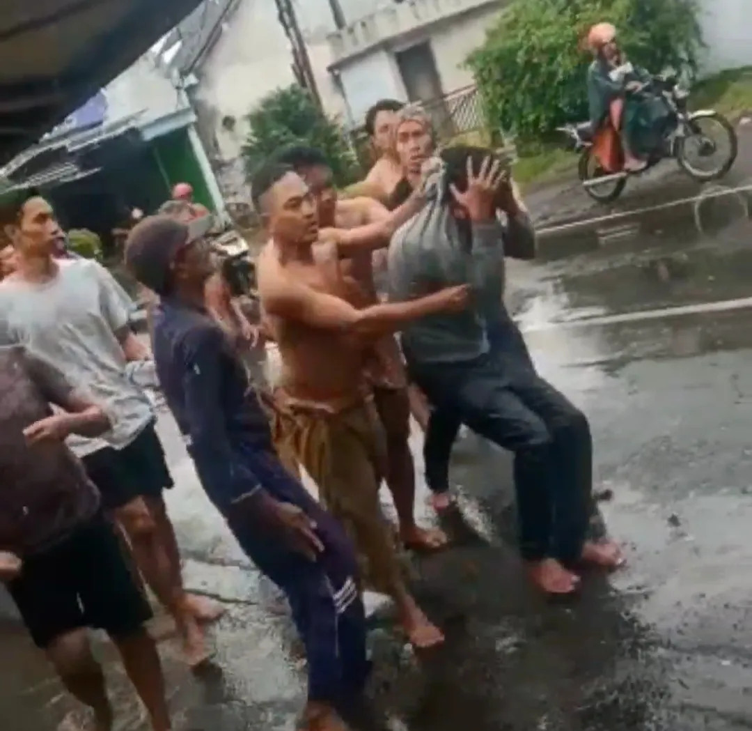 Jambret HP Pelajar, 2 Pelaku Ditabrak Korban di Desa Nogosari Lumajang