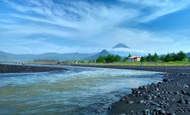 Pantai Bambang Wisata Legendaris Lumajang Tinggal Kenangan