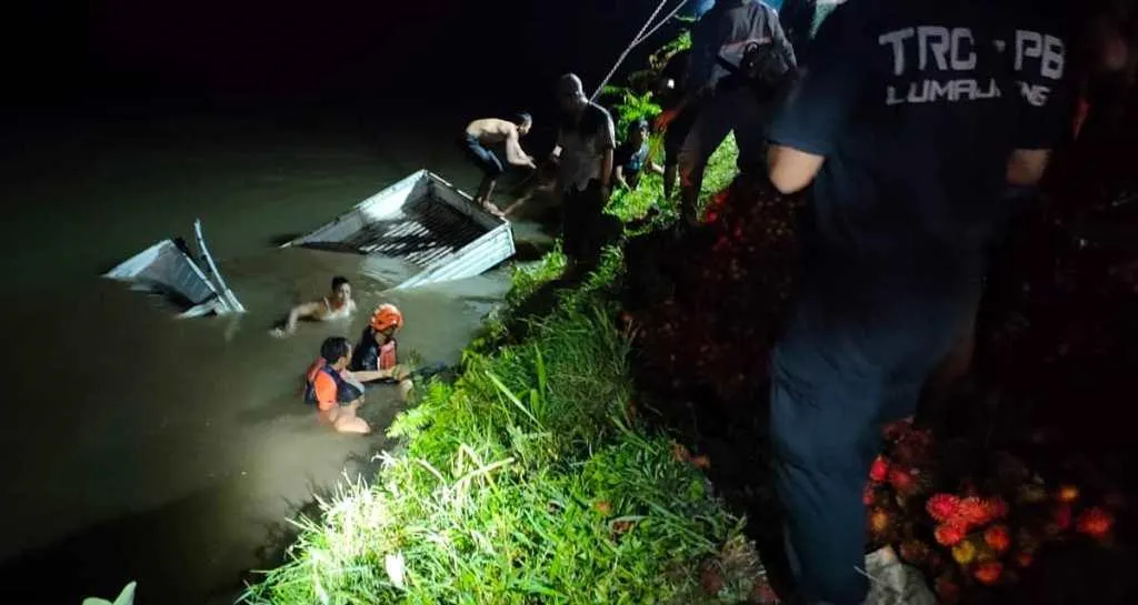 TRC BPBD Lumajang Berhasil Evakuasi Penumpang Pick Up Rambutan