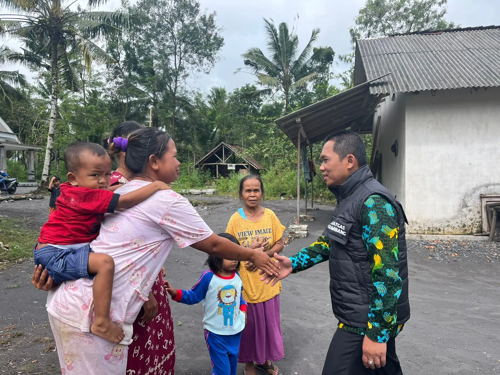 Cak Thoriq Rayu Warga Dusun Sumberlangsep Mau Direlokasi, Daerah Rawan