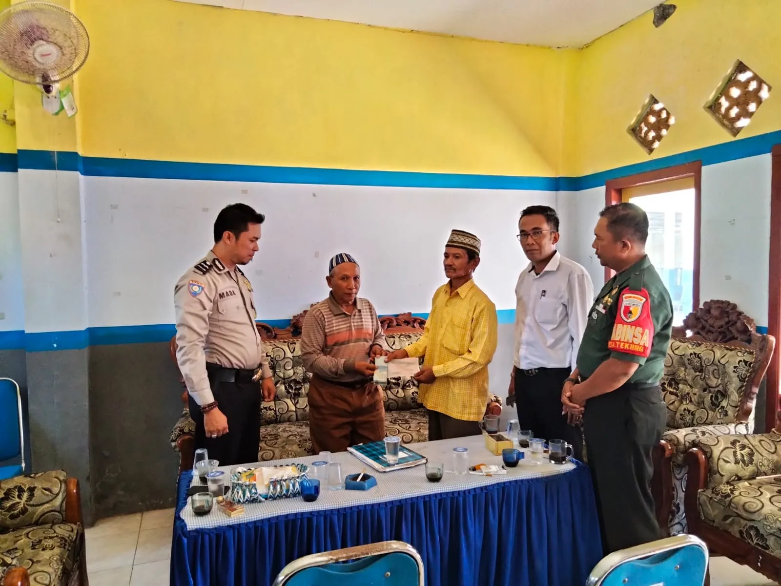 Polisi Lakukan Mediasi Pohon Tumbang Menimpa Sawah Orang Lain di Desa Tekung Lumajang