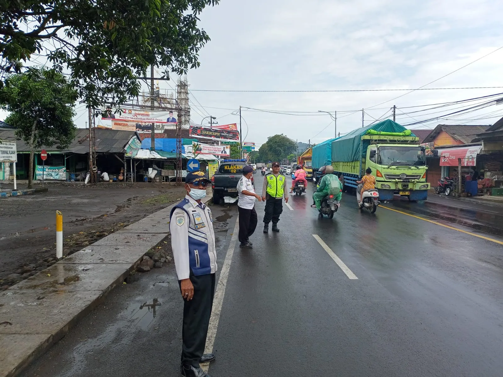 Minimalisir Laka Lantas Polisi Pantau Arus Balik di Jalan Raya Klakah Lumajang
