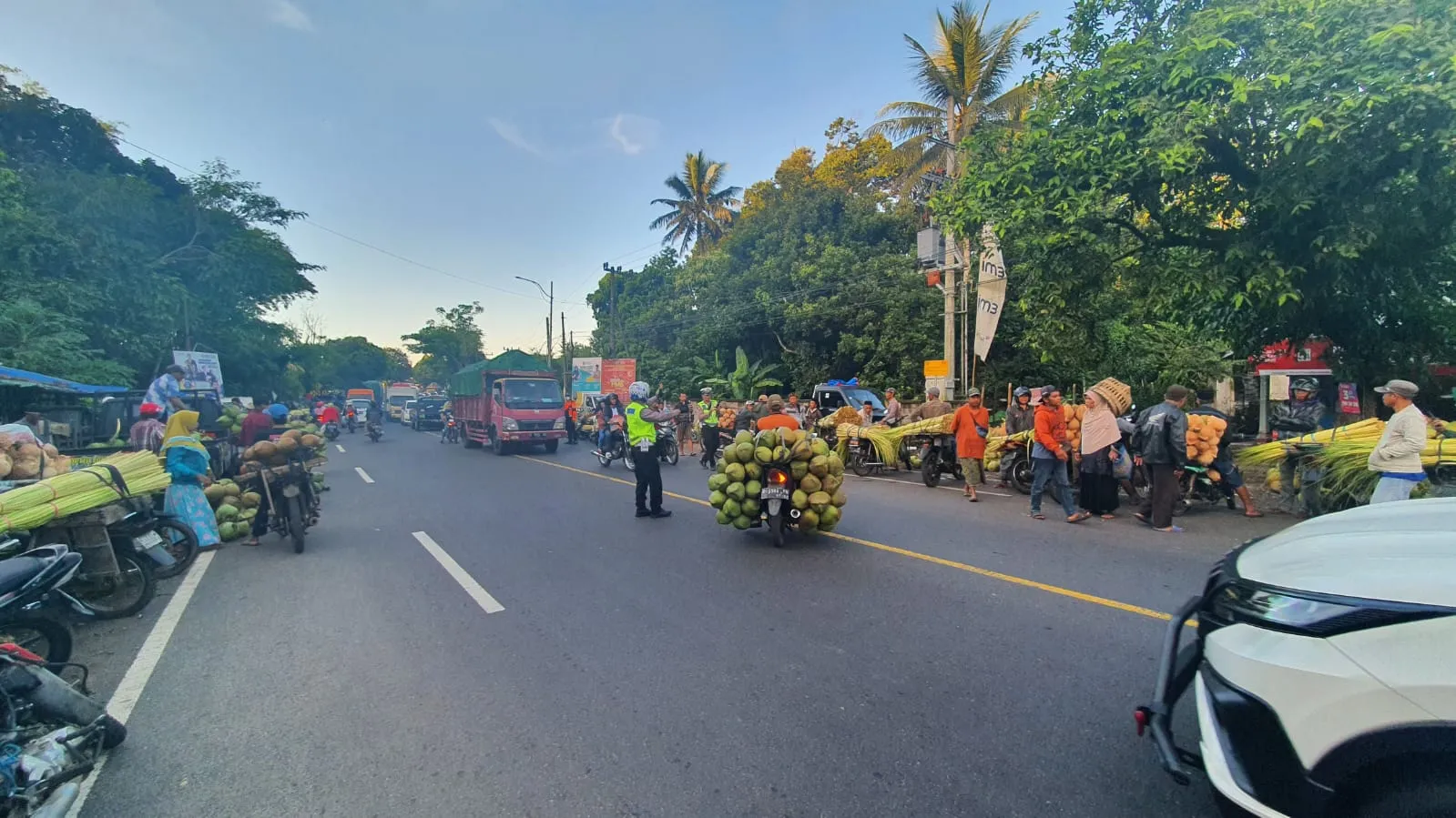 Waspada Kemacetan di Jalur Mudik Satlantas Polres Lumajang Siap Siaga