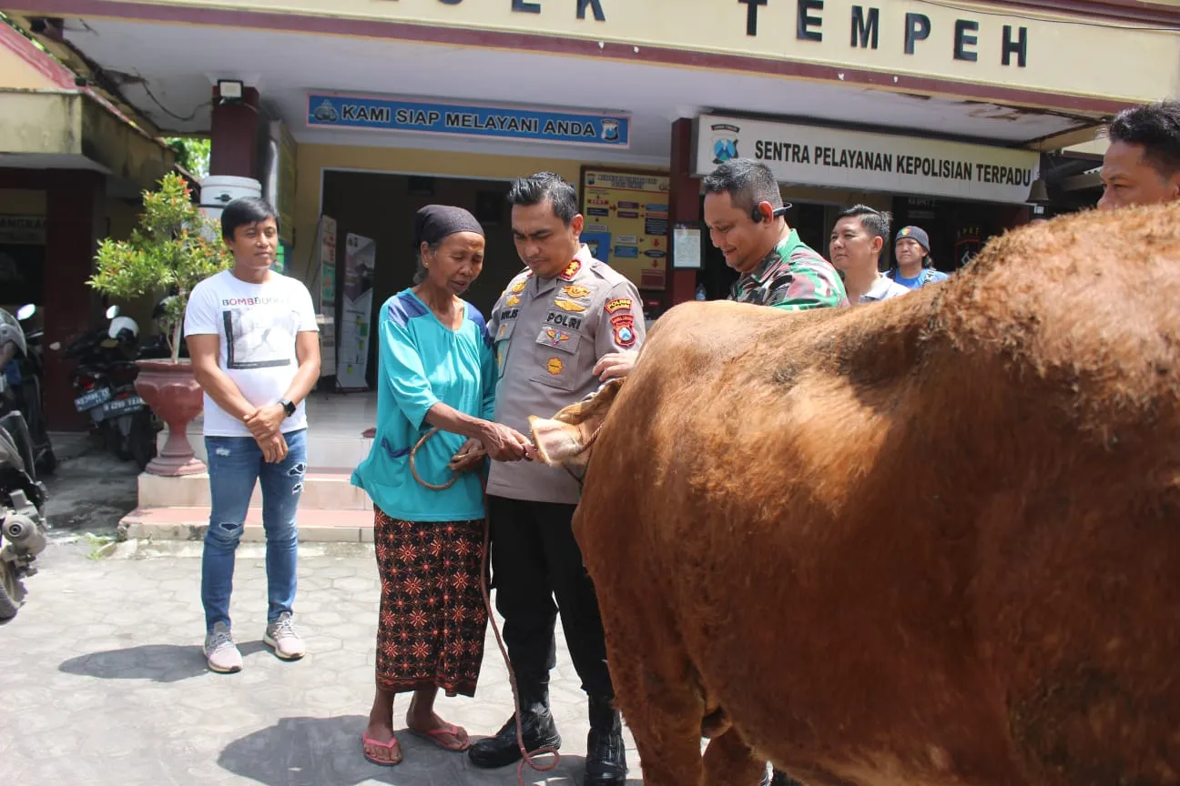 Kapolres Lumajang Kembalikan Sapi Curian Kepada Pemiliknya