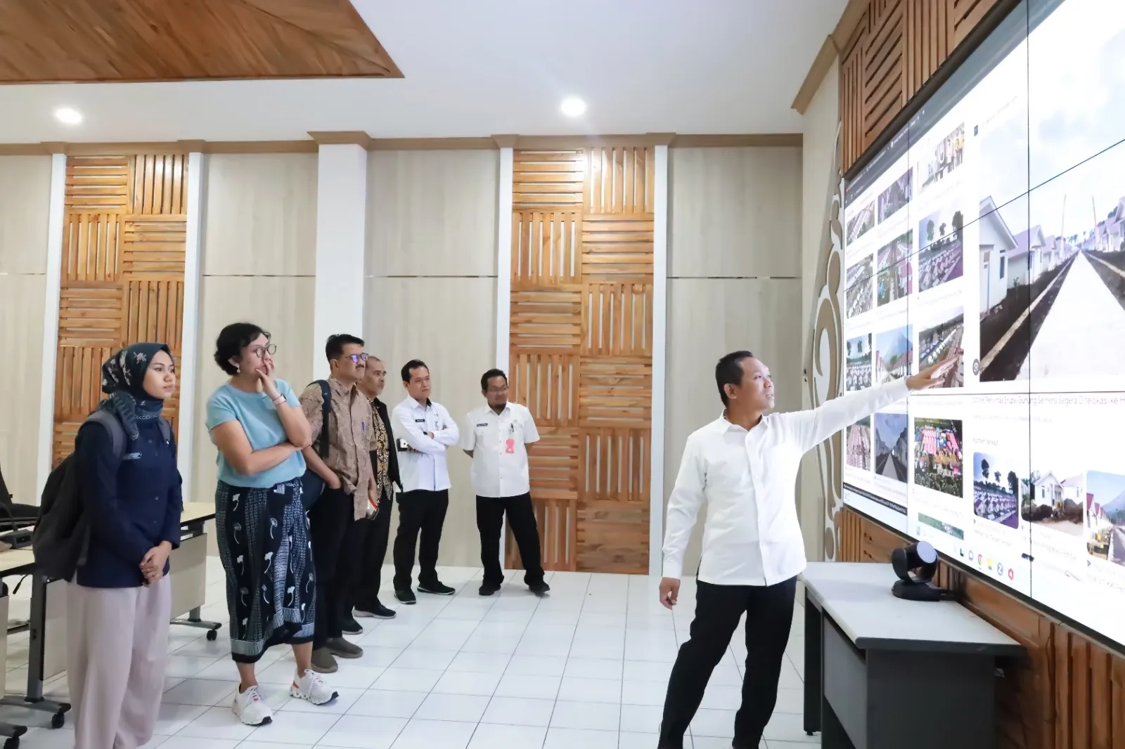 Smart City Dorong Digitalisasi Pelayanan Tingkat Desa di Lumajang