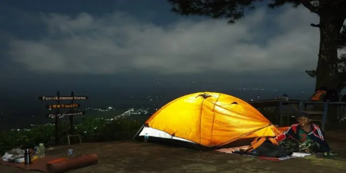 Nikmati Wisata Camping di Gunung Wayang, Lumajang