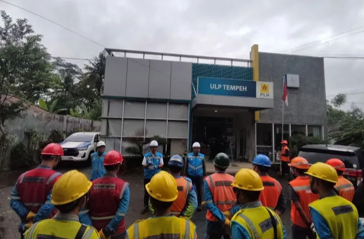 Pasca Banjir di Lumajang, Listrik Padam Akibat Tiang Roboh