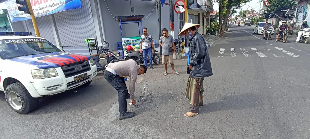 Trobos Lampu Merah Korban Meninggal Dunia di P3 Lumajang