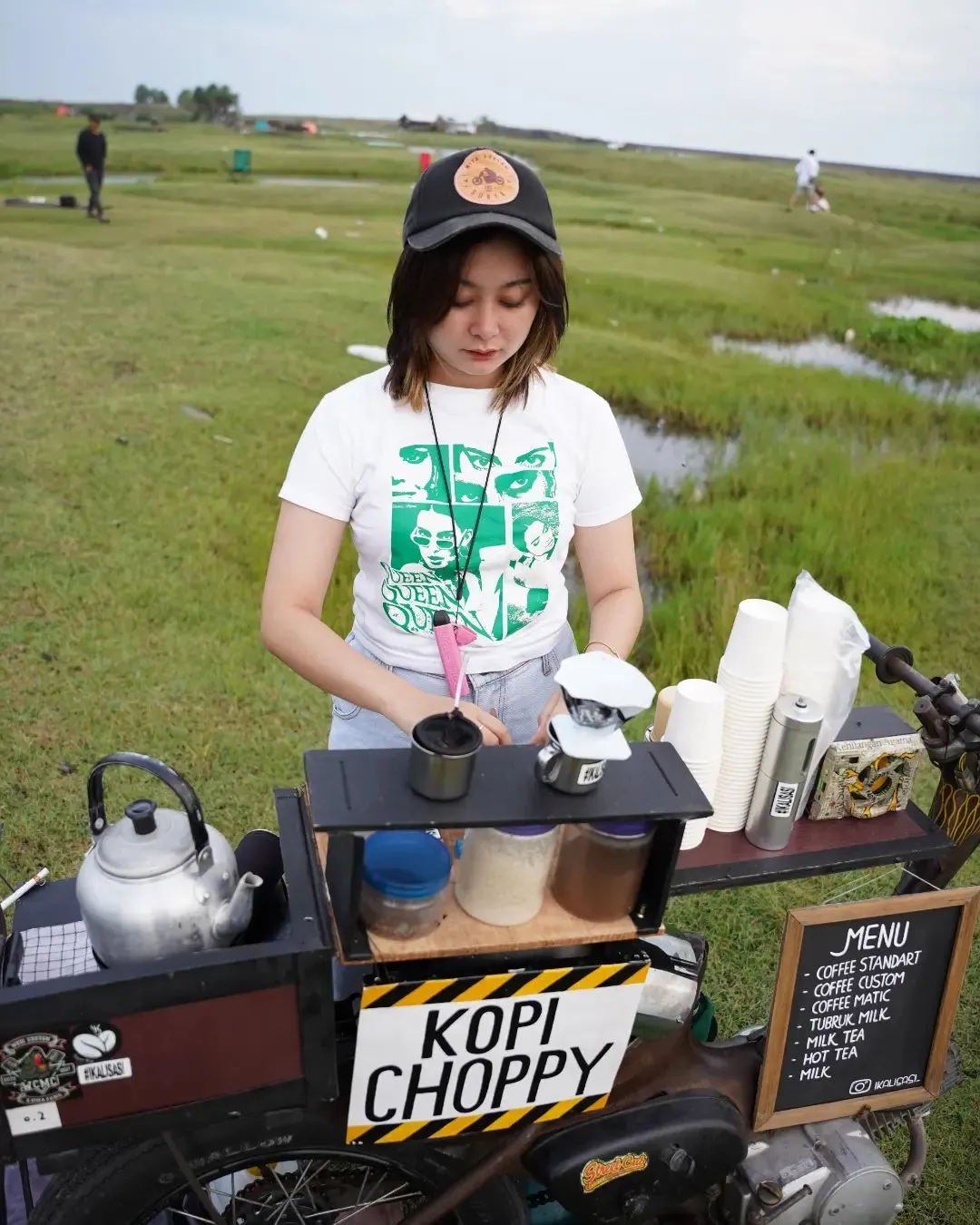 Kuy, Merapat Asyiknya Ngopi di Padang Savana Pandanwangi Lumajang