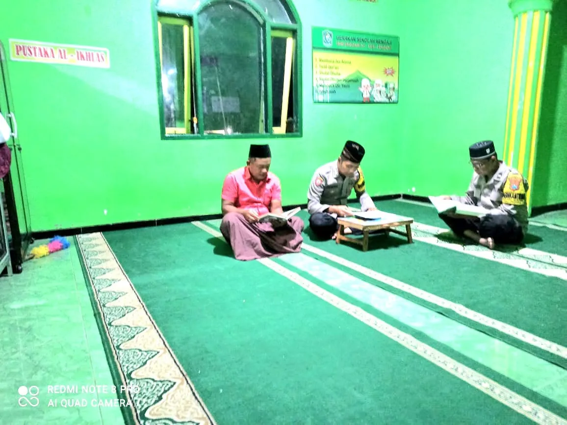 Polsek Padang Gabung Tadarus Bersama Masyarakat