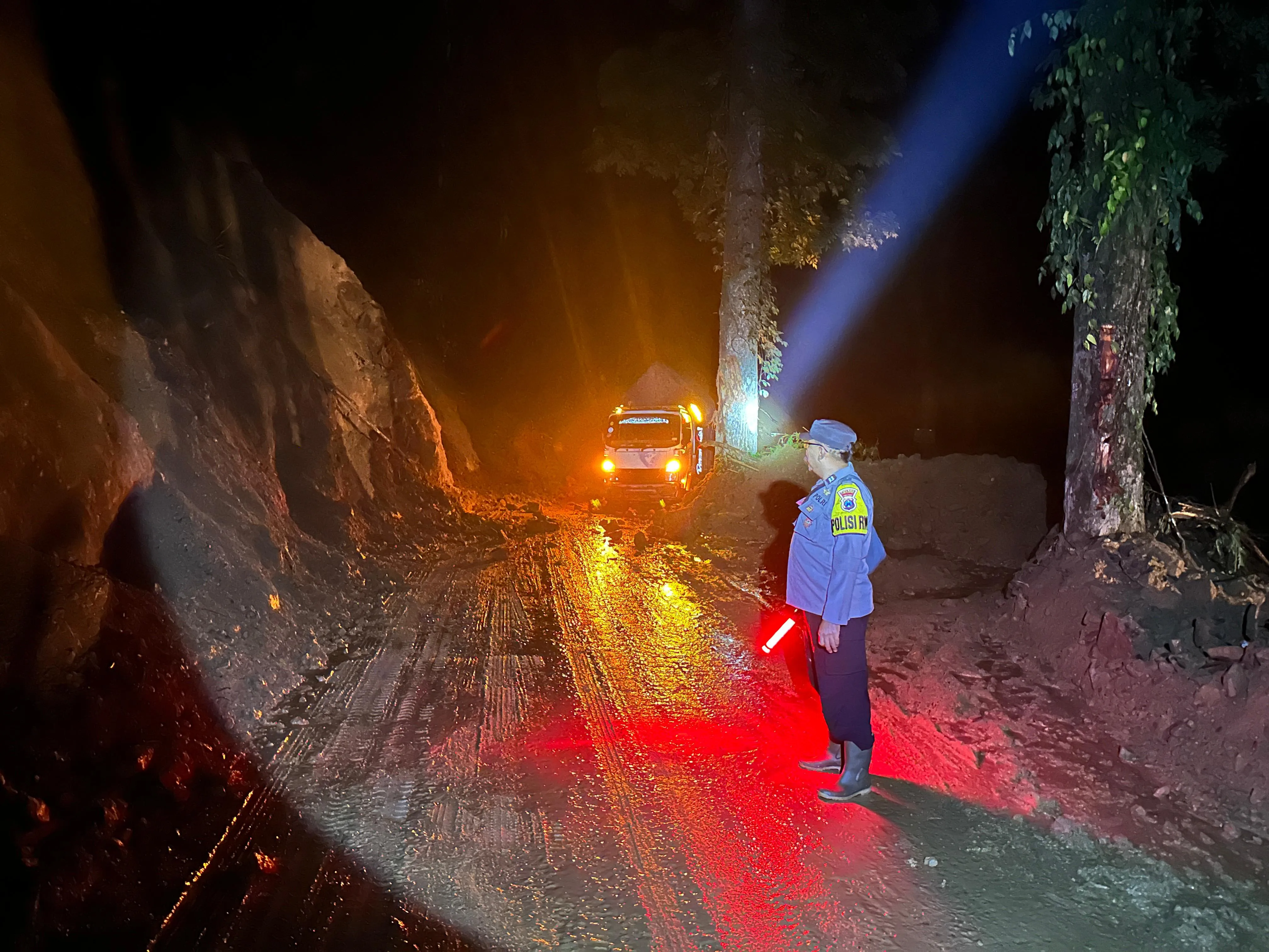 Jalan Piket Nol Longsor, Dialihkan ke Jalur Alternatif