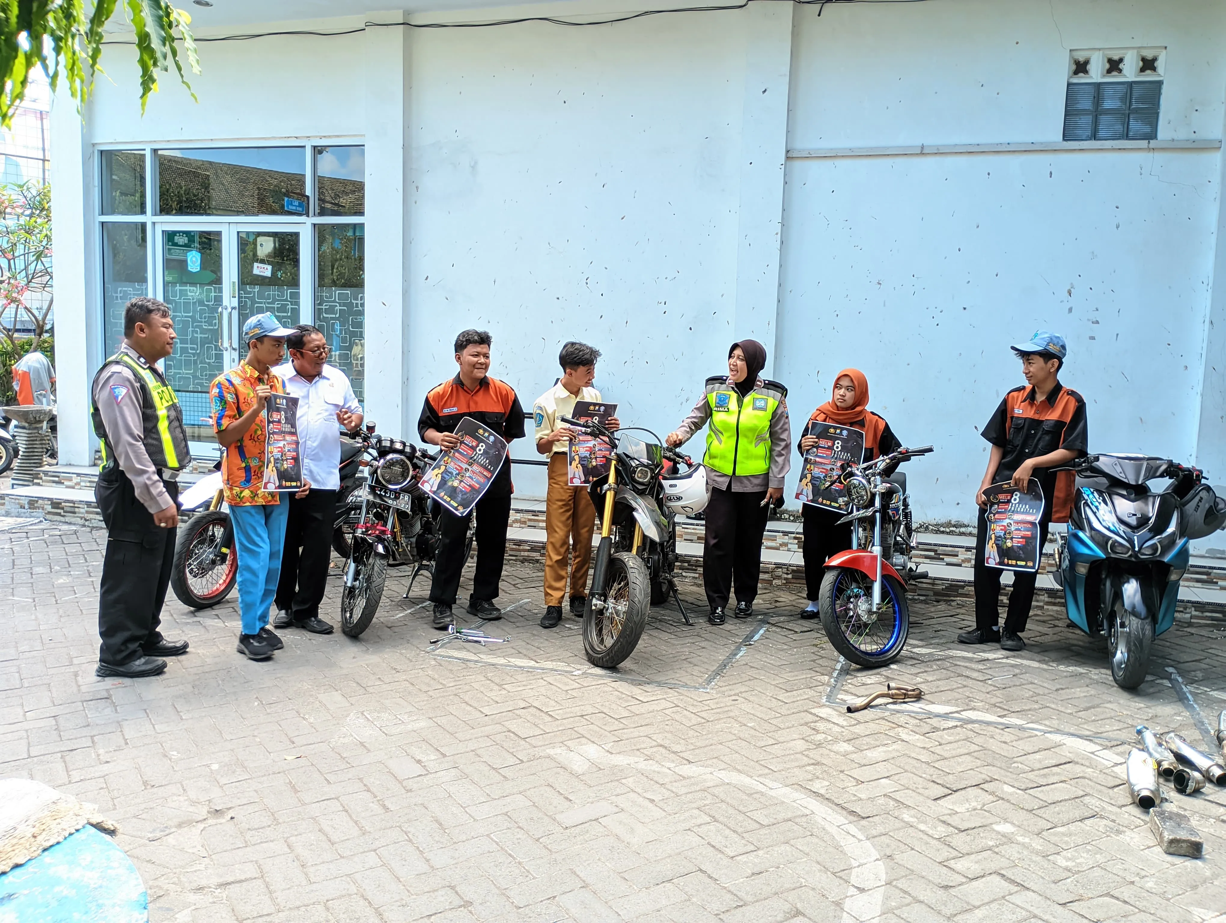 Satlantas Polres Lumajang Tertibkan Knalpot Brong di SMKN 1