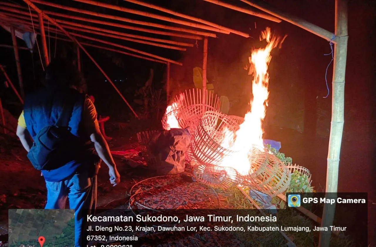 Polisi Bakar Arena Sabung Ayam di Desa Dawuhan Lor Lumajang