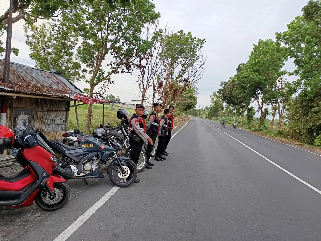 Polisi Patroli Cegah Balap Liar di JLT Lumajang