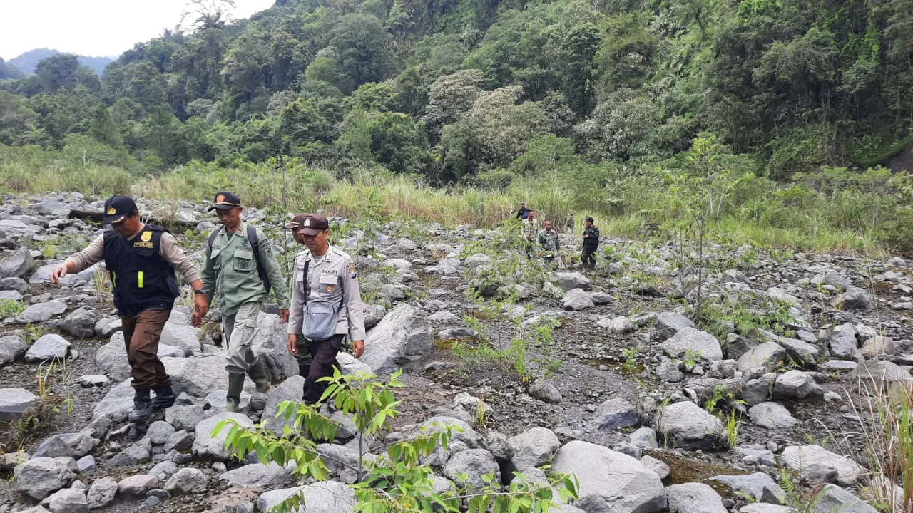 Patroli Gabungan Antisipasi Perambahan Hutan Cagar Alam Watu Klosot Lumajang