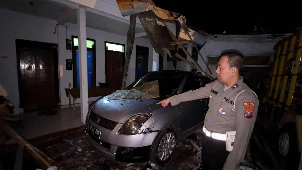 Ini Kronologi Truk Tabrak Ruko di Desa Senduro Lumajang