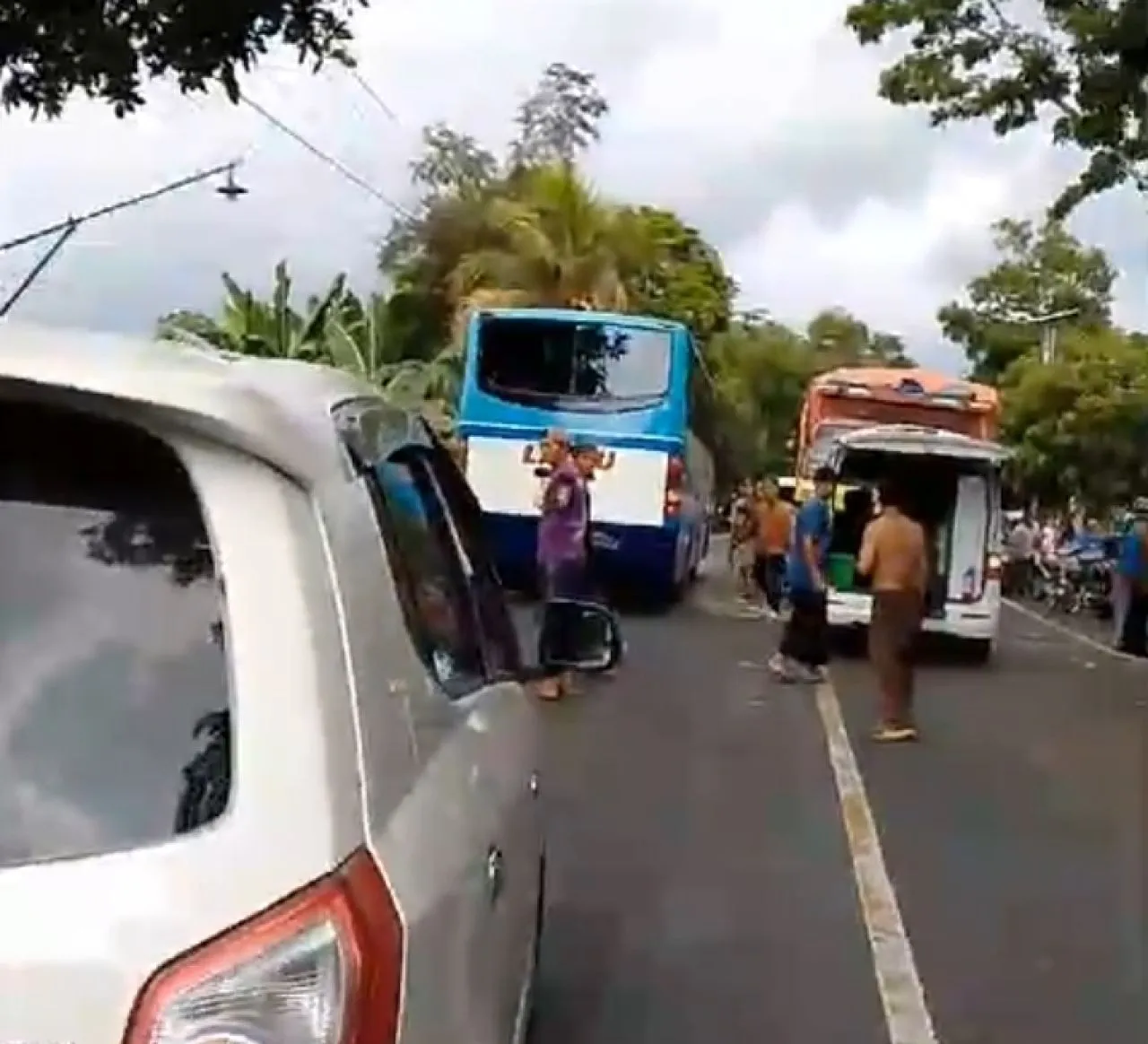 Bus Terlibat Kecelakaan Beruntun di Jatiroto Lumajang