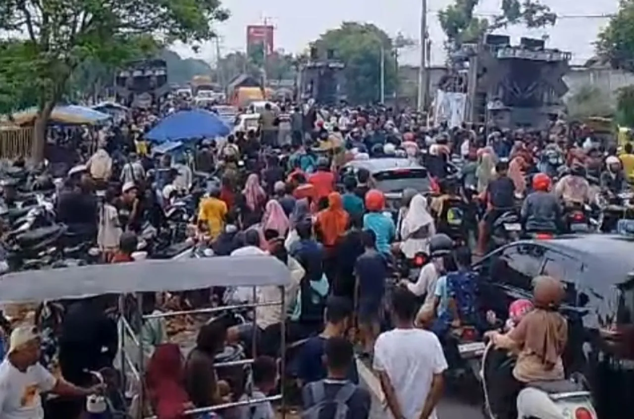 Cek Sound Kampanye Cak Thoriq Ning Fika Padati JLT Lumajang