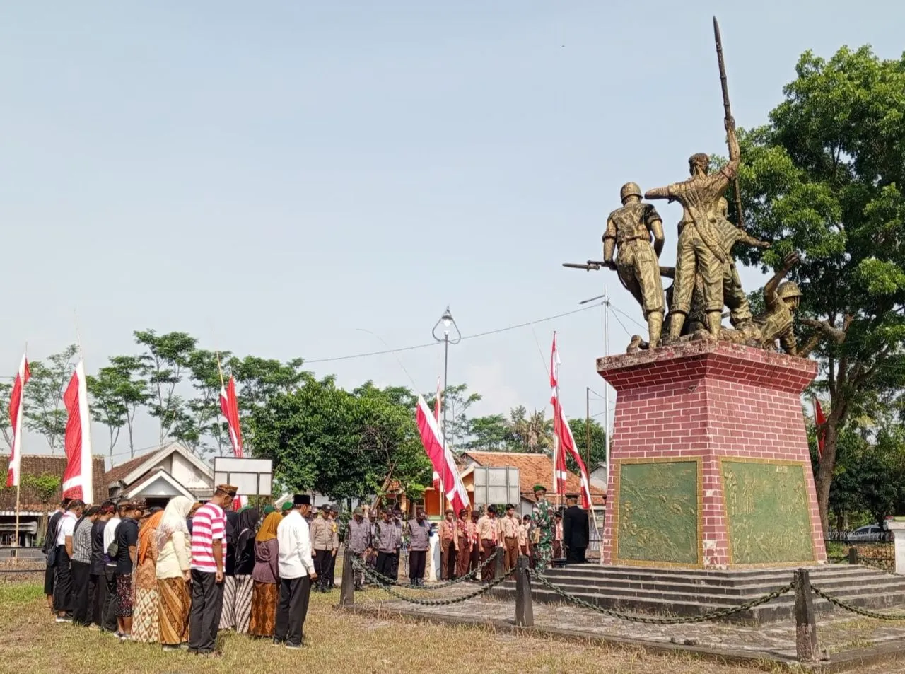 Polsek Rowokangkung Gelar Upacara Hari Pahlawan di Monumen Juang Kompi Sukertiyo