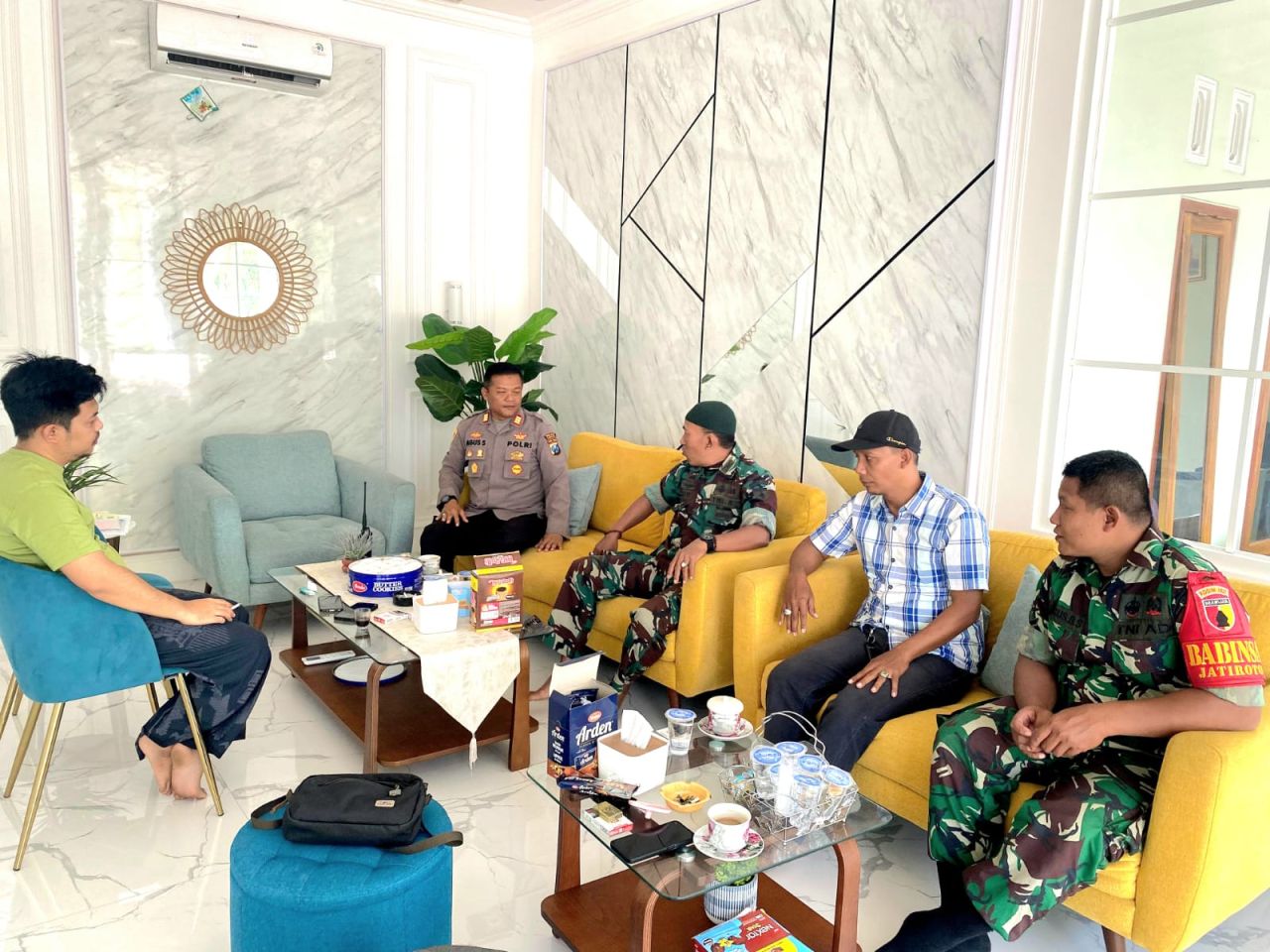 Polisi Sambang Ke Rumah Warga di Desa Jatiroto Lumajang